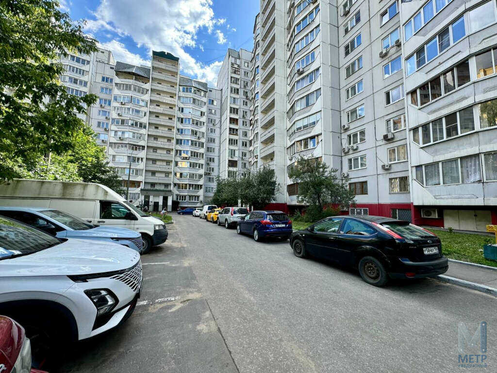 Купить трехкомнатную квартиру 117.70 м2, улица Авиаторов 8, город Люберцы,  Московская область, 18 900 000 руб., стоимость 160 578 руб.⁄кв.м., в 2.6 км  от МКАД, рядом метро: Котельники, Жулебино, Лермонтовский проспект, шоссе:  Новорязанское, Егорьевское ...